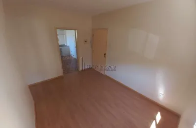 Apartamento padrão 2 dormitórios piso laminado com estacionamento rotativo
