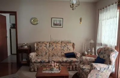 Apartamento padrão 2 dormitórios com suíte e sacada fechda de frente, sacada churrasqueira e garagem