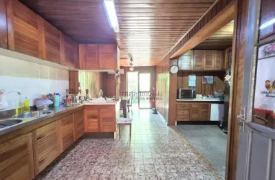 Casa com 3 quartos à venda na Rua Ivo Nicolau Antinolfi, 640, Rubem Berta, Porto Alegre