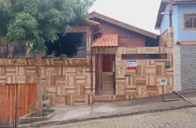 Excelente casa linear para venda com 3 quartos e quintal enorme, bairro silvestre!!!