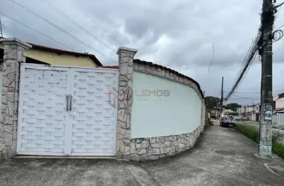 Casa linear de esquina com piscina no bairro oiticica em campo grande.