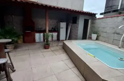 Excelente casa duplex em condomínio com piscina  próximo ao centro de campo grande.