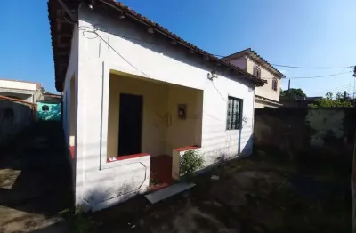 Casa linear no bairro são jorge em campo grande com quintal amplo.