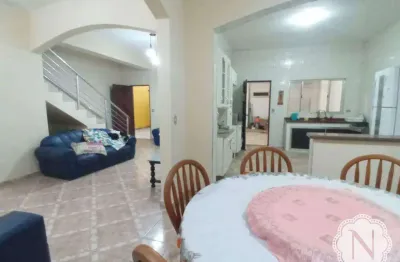 Sobrado à venda com 4 quartos no bairro gaivota (praia)