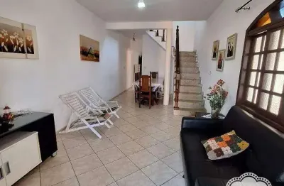 Casa à venda com 3 quartos no bairro jamaica (praia)