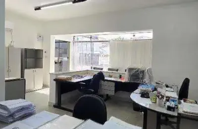 Sobrado comercial á venda, com 10 salas no centro de itanhaém
