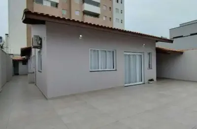 Casa com 5 quartos à venda na Rua Jacome Fajardo, Centro, Itanhaém