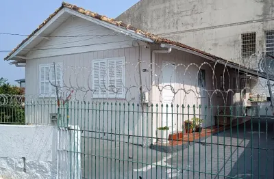 Casa mista 3 quartos e garagem próxima angeloni capoeiras - florianópolis