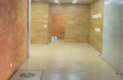 Alugo loja  75m2 ,na  frente pça  zacarias , centro,curitiba-pr