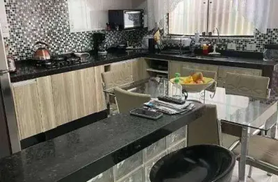 Excelente sobrado com 200 m²  de área consrtruída na vila suiça em santo andré sendo 2 dormitórios, 1 suíte, churrasqueira  e 2 vagas. estuda permuta.