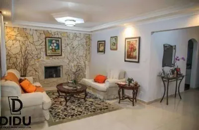 Venha morar neste aconhegante sobrado com 250 m² de área construída, localizado em um dos melhores e mais desejados bairros de são caetano  do sul!!