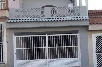 Está buscando um imóvel espaçoso e confortável para toda a sua família no rudge ramos?