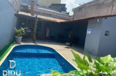 Sobrado amplo e aconchegante na chácara mafalda, com 3 suítes, 5 vagas, área de lazer com piscina e churrasqueira.