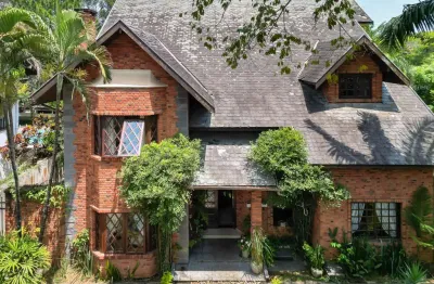 Casa de vila para venda em jardim dos estados com 4 quartos, sendo 4 suítes, 788m²