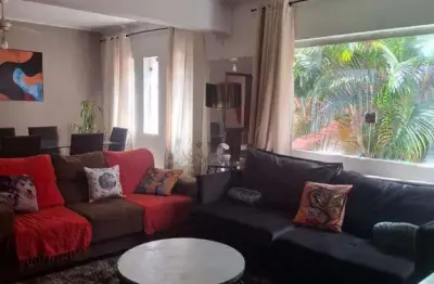 Sobrado à venda em Santo André, Campestre, com 4 dormitórios, 2 suítes, 4 vagas e edícula.