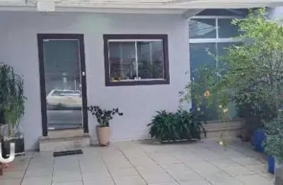 Sobrado à venda no parque das nações em sto andré, sendo 2 dormitórios, 2 banheiros e 2 vagas.