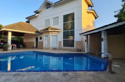 Casa em condomínio para venda com 4 quartos, sendo 2 suítes, 251m²