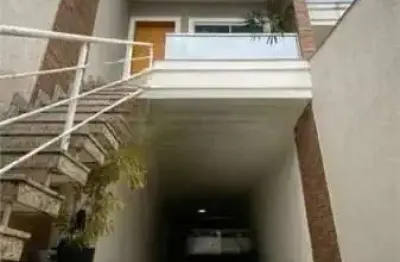 Não perca a oportunidade de morar em um sobrado espetacular no jardim têxtil!  3 dormitórios, 1 suíte e 4 vagas cobertas.