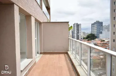 Vobertura duplex nova, nunca habitada, com 2 quartos, 2 suítes e 3 vagas com depósito. 105m². 300 metros do Metrô. Um achado!!