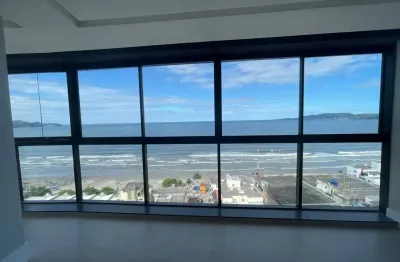 Lindo apartamento com vista para o mar. De frente para avenida principal.