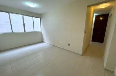 Apto com 2 quartos e vaga de garagem no centro de florianópolis