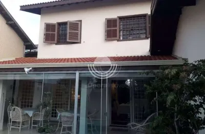 Linda casa de rua a venda no chapadão. oportunidade..