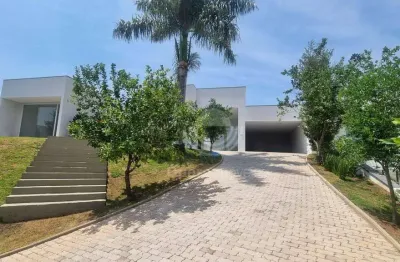 Casa térrea de 667m2 de construção em um terreno de 1.574m2 à venda no condomínio maison blanche em valinhos.