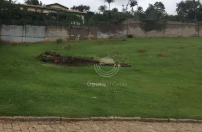 Terreno de 1.550m2 com pequeno aclive para vender no condomínio alto padrão no bairro do gramado em campinas. detalhe: residência de um lado e murado