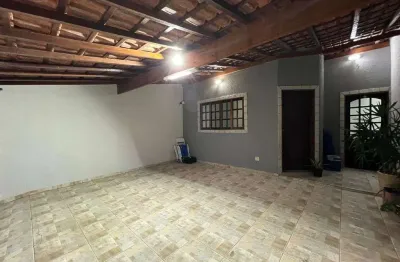 Casa Isolada semi mobiliada 3 dormitorios, 1 Suite, 2 Vagas de Garagem.