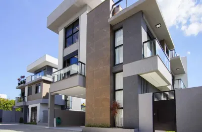 Casa de alto padrão em condomínio no bairro água verde.
