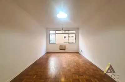 Lindo apto. padrão na quadra da praia e com vista mar - 120m² úteis - 02 dorm. sendo 01 suíte - 03 w.c - dep. completa - 01 vaga - boqueirão/canal 3