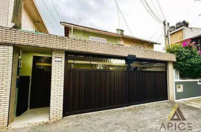 Linda casa reformada com 190m² úteis - 03 suítes - 04  banheiros - espaço gourmet com  churrasqueira - quintal - cozinha com copa - 03 vagas - santos