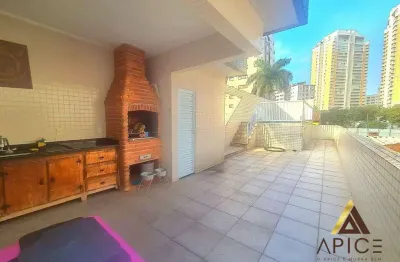Maravilhosa casa com 256m² construídos - 04 suítes - 07 w.c - espaço gourmet com churrasqueira - psicina com deck - quintal - 02 vagas - pompéia