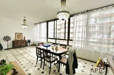 Oportunidade única - apto. alto padrão para reforma à 20m da praia - 252m² úteis - 04 dorms. - 01 vaga demarcada com depósito por r$ 1.199m - gonzaga