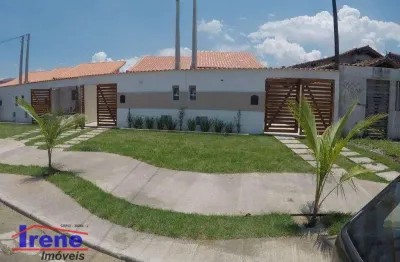 Viva a sensação de estar em uma casa nova e aconchegante, com piscina integrada a areá gourmet, a 200 metros do mar!!!