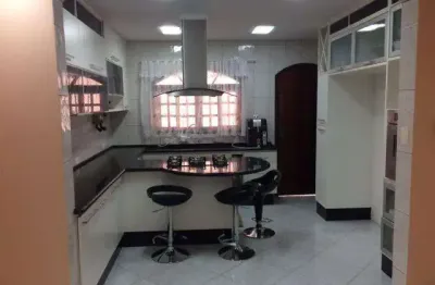 Sobrado com 4 dormitórios e área gourmet no parque das nações – 232m², excelente localização!