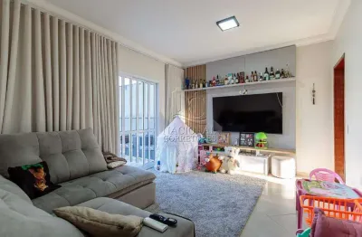 Imóvel amplo com 2 suítes, 2 salas, varanda e 4 vagas cobertas – 216 m²