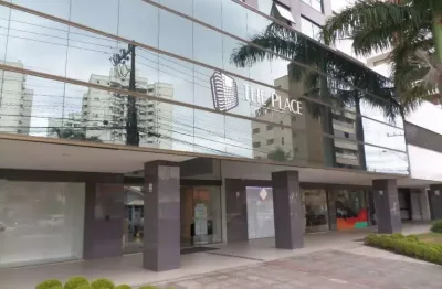 Sala comercial, no coração da trindade disponível para venda!  - sa00002