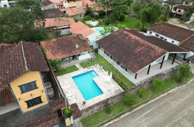 Casa a venda com 6 dorms, praia da lagoinha, ubatuba -r$ 1.3mil