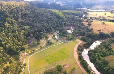 Sítio com 6 alqueires, alto padrão, 9 quartos, às margens do rio jaguari, estância climática de mor