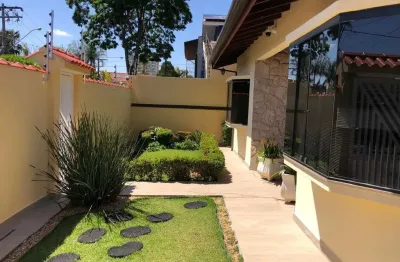 Casa Ampla com Piscina no Jardim Paulista I - 4+ Dormitórios | Região da Av. 9 de Julho