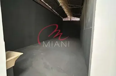 Galpão para locação no belenzinho com 100m² e 2 banheiros - a apenas 500 m do metrô belém