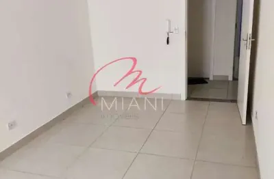 Sala para locação com 20m² - localização privilegiada, ao lado do comércio e transporte