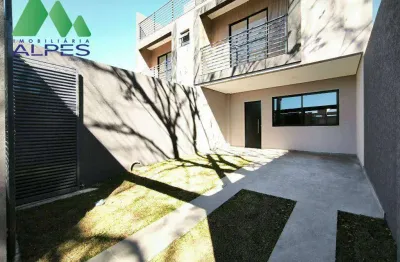 Triplex de frente para rua com excleente padrão de acabamento