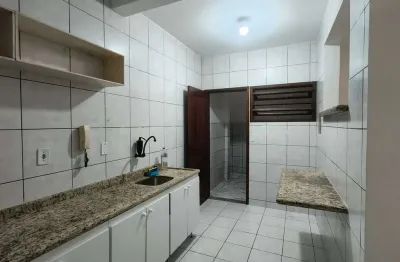 Casa com 2 quartos para alugar na Rua Renato Vaz Rebouças, 247, Centro, Vitória da Conquista