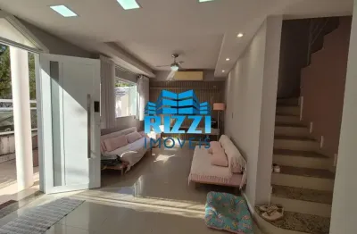 Linda casa de condomínio com 03 suítes na freguesia