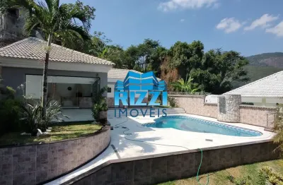 Maravilhosa casa duplex em condomínio fechado com 03 suítes