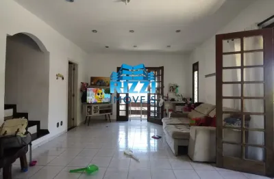 Excelente casa triplex em condomínio fechado na freguesia
