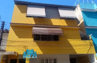 Casa com 3 quartos (01 suíte) a venda na praça seca