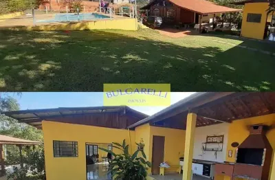 Linda chácara à venda permuta 3 dormitorios sendo 1 suite , salão com churrasqueira , piscina bairr